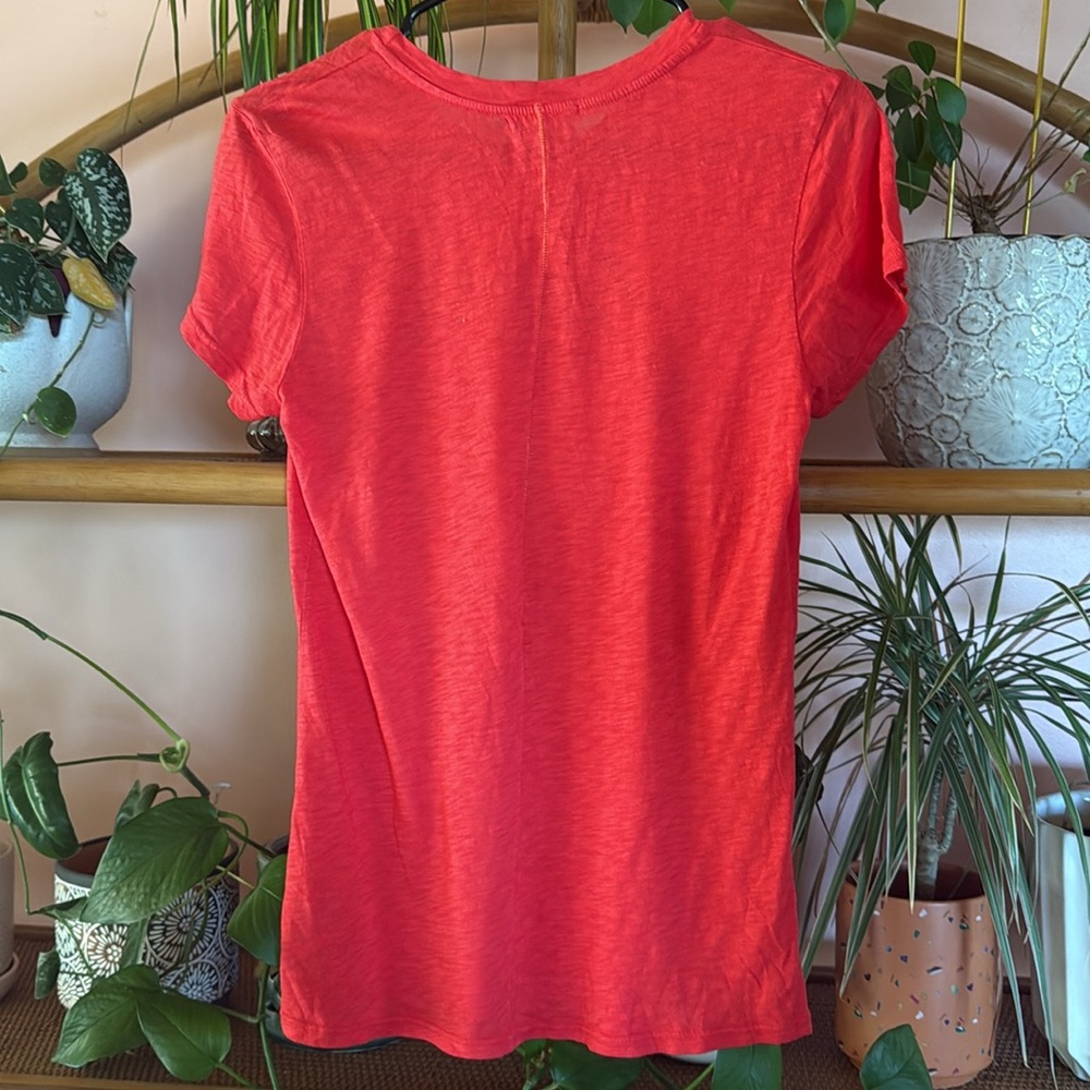 Sundry Red Short Sleeve Tee Loved Graphic Small NWT - Picture 6 of 6